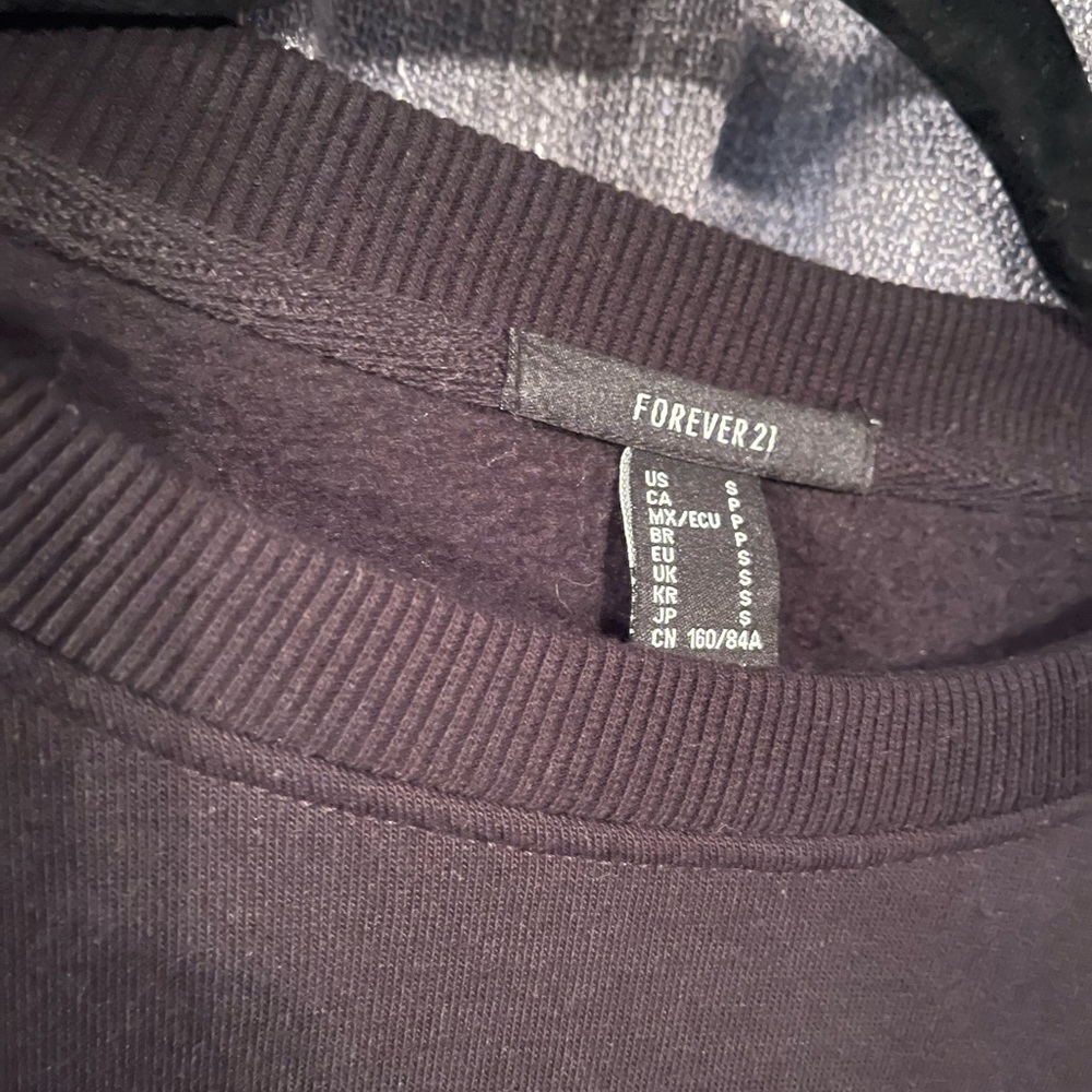 Forever 21 Black Cropped Sweatshirt - Picture 3 of 3